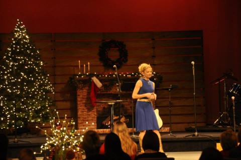Christmas Spirit Presentation, Holding on to Joy and Hope in a Hard Season. By Katie Oldham