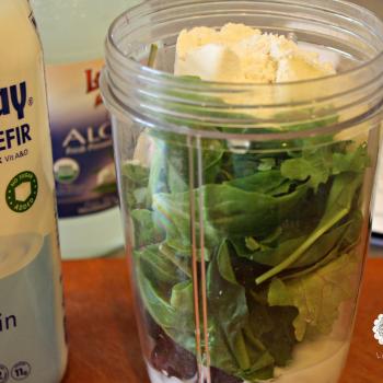 Cleansing smoothing: greens, kefir, aloe, blueberries