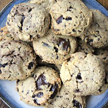 Grain-Free, dark chocolate chip cookies with almond flour